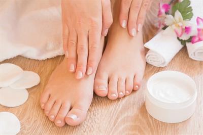 <h1>Deluxe Manicure & Deluxe Pedicure</h1>