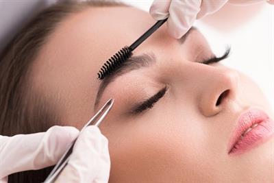 <h1>Lash lift and brow shape</h1>